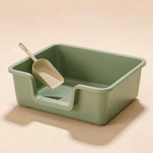 Illustration of a large open-top cat litter box with high sides and a low entry